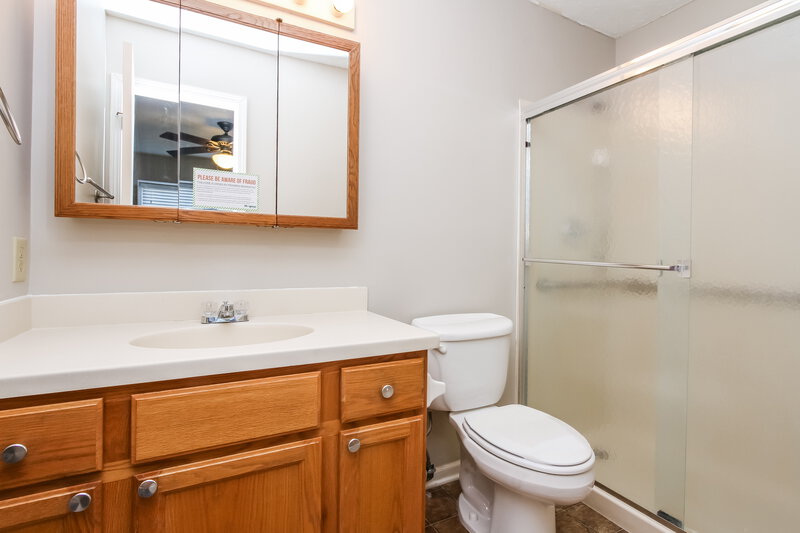 2,270/Mo, 508 Blue Spring Dr Indianapolis, IN 46239 Master Bathroom View
