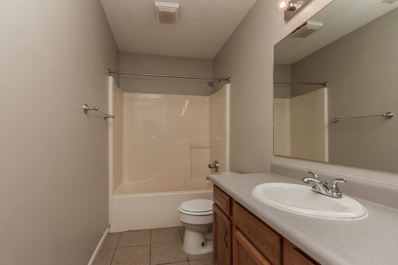 1,525/Mo, 5244 Saint Vail Ct Noblesville, IN 46062 Bathroom View