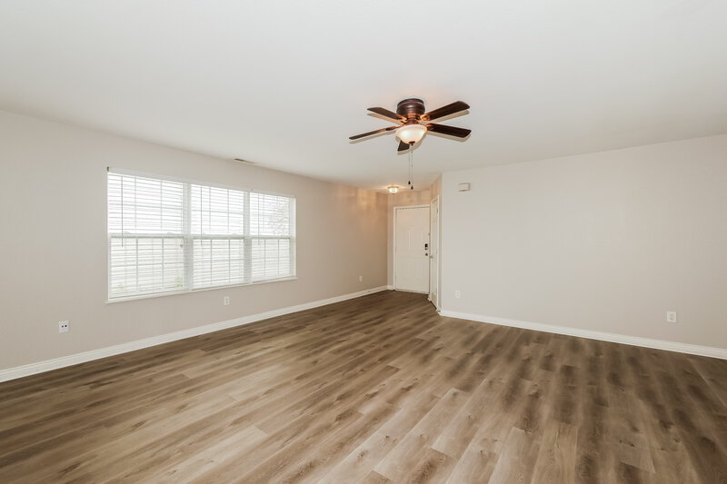 2,120/Mo, 1859 Ernest Dr Indianapolis, IN 46234 Living Room View 3