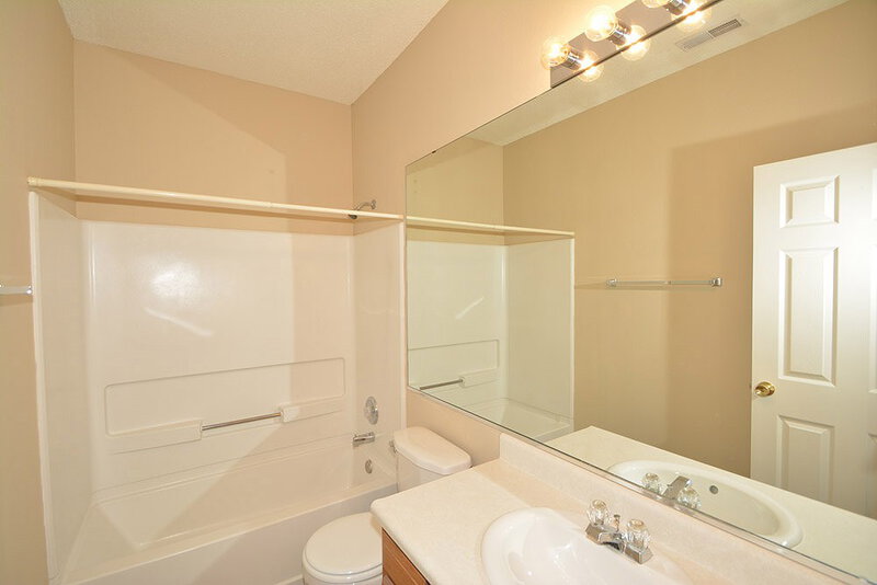 1,535/Mo, 4603 Whitham Ln Indianapolis, IN 46237 Bathroom View