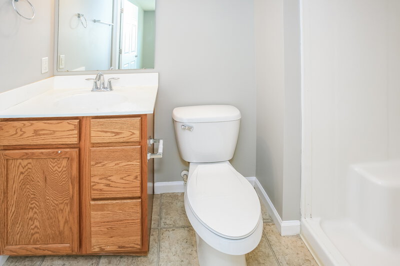 2,590/Mo, 8415 Gates Corner Dr Camby, IN 46113 Main Bathroom View