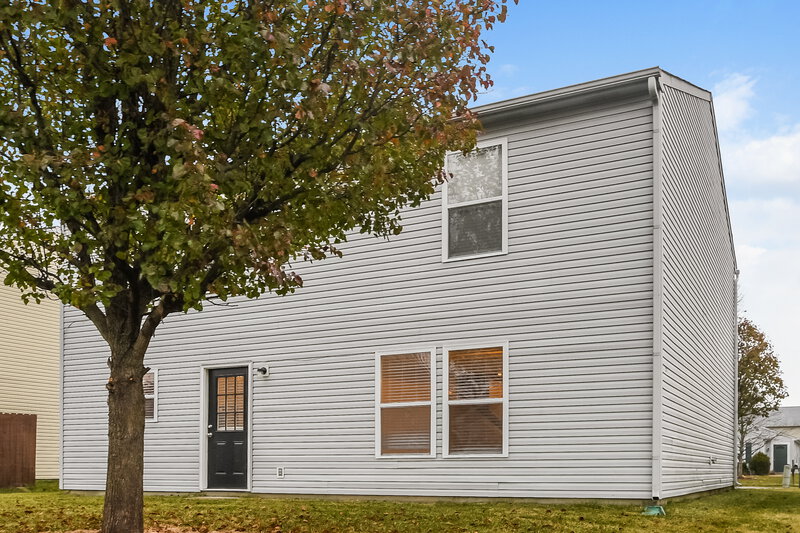 1,720/Mo, 3410 Summer Breeze Cir Indianapolis, IN 46239 Rear View