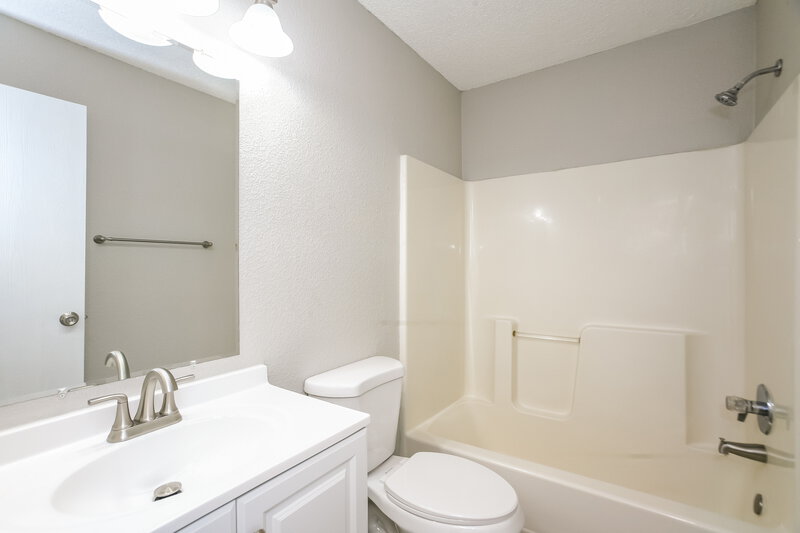 1,775/Mo, 1251 Country Creek Ct Indianapolis, IN 46234 Main Bathroom View