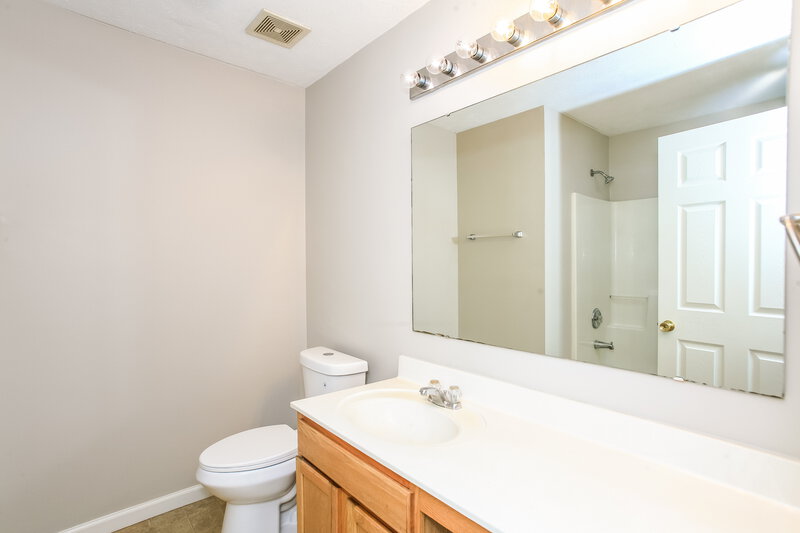 1,855/Mo, 1334 Fall Ridge Dr Brownsburg, IN 46112 Bathroom View