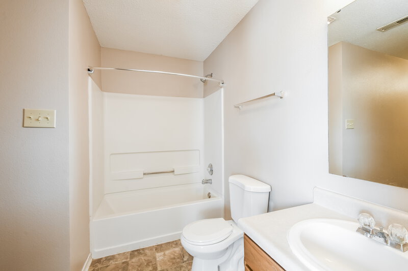 1,815/Mo, 14767 White Tail Run Noblesville, IN 46060 Main Bathroom View