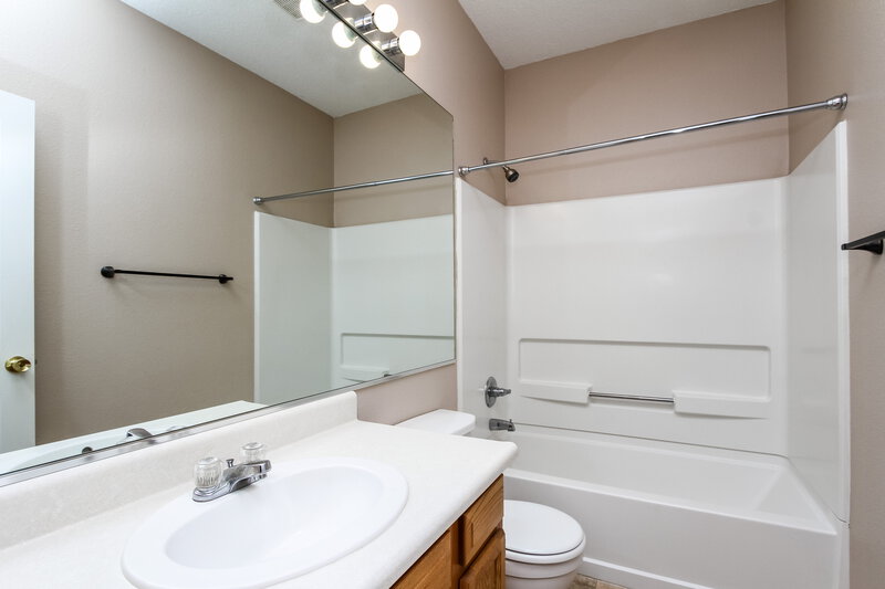 1,490/Mo, 15326 Fawn Meadow Dr Noblesville, IN 46060 Bathroom View