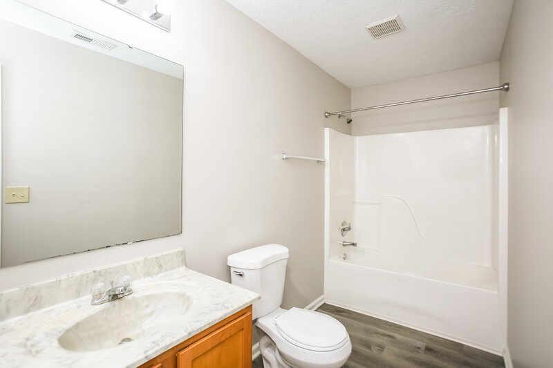 1,885/Mo, 10611 Deercrest Ln Indianapolis, IN 46239 Main Bathroom View