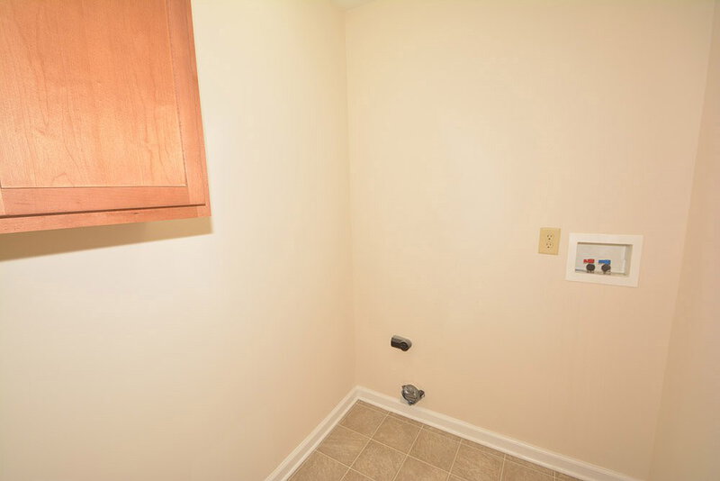 2,270/Mo, 10611 Deercrest Ln Indianapolis, IN 46239 Laundry View
