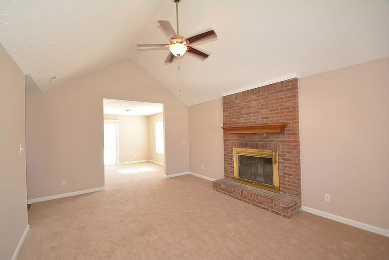 1,550/Mo, 1909 Herford Dr Indianapolis, IN 46229 Great Room View 2