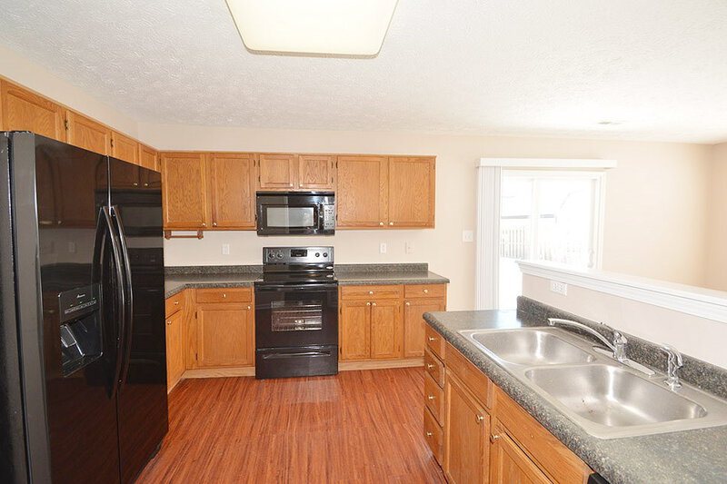 1,550/Mo, 1909 Herford Dr Indianapolis, IN 46229 Kitchen View 3