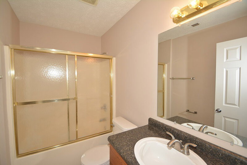 1,550/Mo, 1909 Herford Dr Indianapolis, IN 46229 Bathroom View