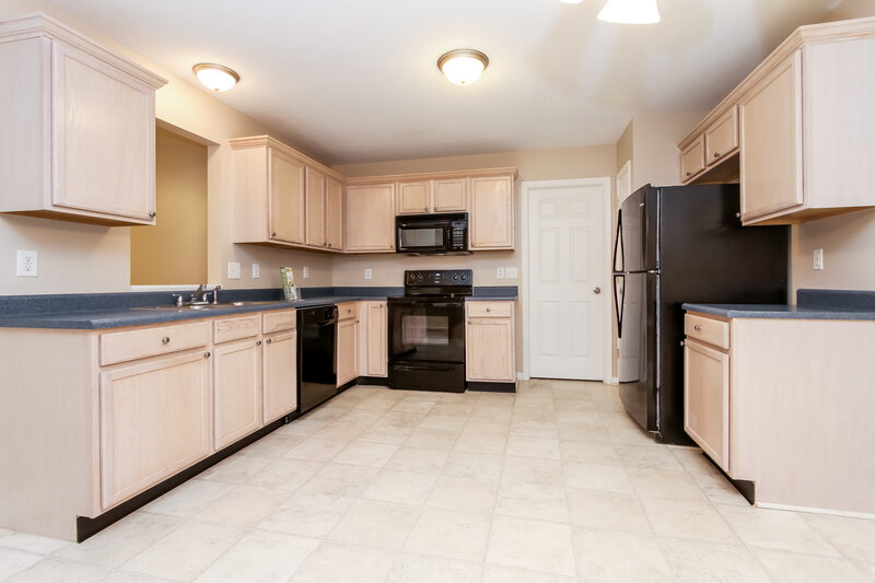 1,585/Mo, 7845 Valley Trace Ln Indianapolis, IN 46237 Kitchen View