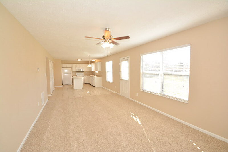 2,110/Mo, 3225 Weller Dr Indianapolis, IN 46268 Family Room View 3