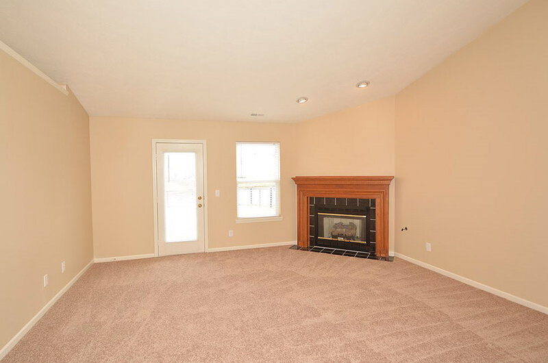 1,570/Mo, 3240 Creekshore Dr Indianapolis, IN 46268 Great Room View 2