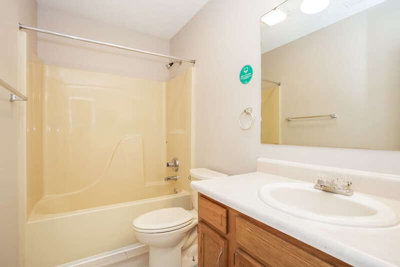 1,660/Mo, 8146 Madrone Ct Indianapolis, IN 46236 Bathroom View
