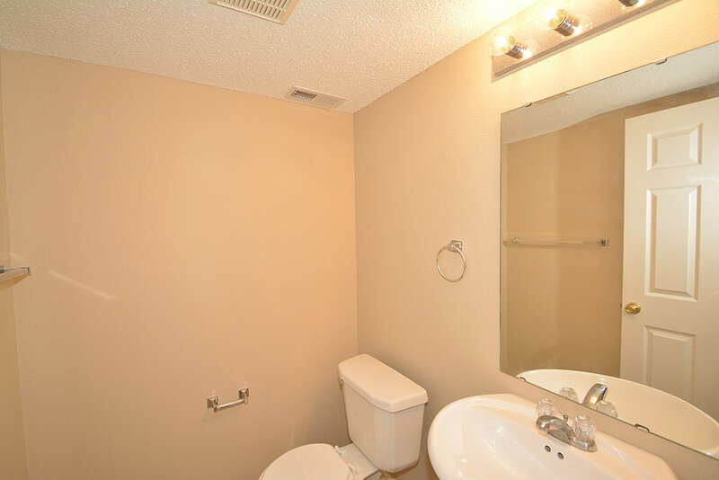 1,810/Mo, 5540 Wild Horse Dr Indianapolis, IN 46239 Bathroom View
