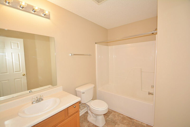 1,810/Mo, 5540 Wild Horse Dr Indianapolis, IN 46239 Bathroom View 2
