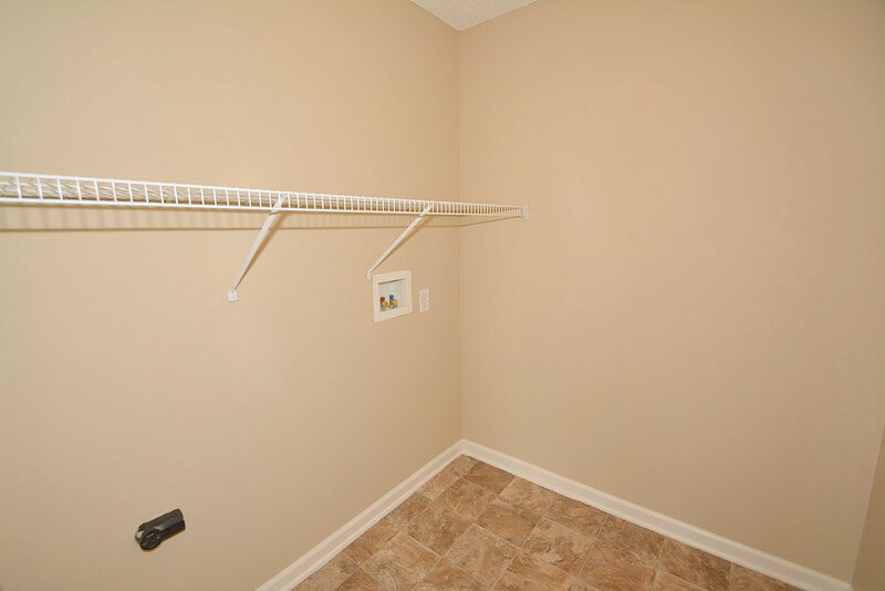 1,810/Mo, 5540 Wild Horse Dr Indianapolis, IN 46239 Laundry View