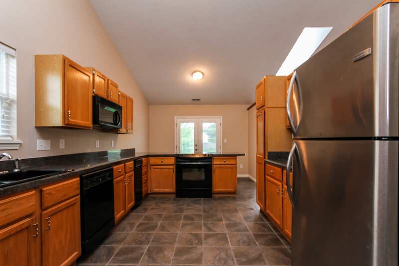 1,975/Mo, 5795 Doverton Dr Noblesville, IN 46062 Kitchen View 2