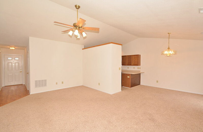1,765/Mo, 7963 Dillon Pl Indianapolis, IN 46236 Great Room View 3