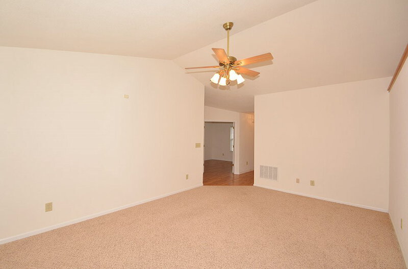 1,765/Mo, 7963 Dillon Pl Indianapolis, IN 46236 Great Room View 4