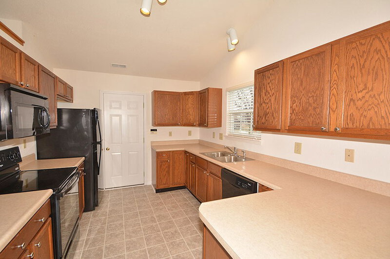1,765/Mo, 7963 Dillon Pl Indianapolis, IN 46236 Kitchen View 2