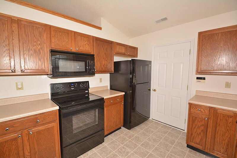 1,765/Mo, 7963 Dillon Pl Indianapolis, IN 46236 Kitchen View 3