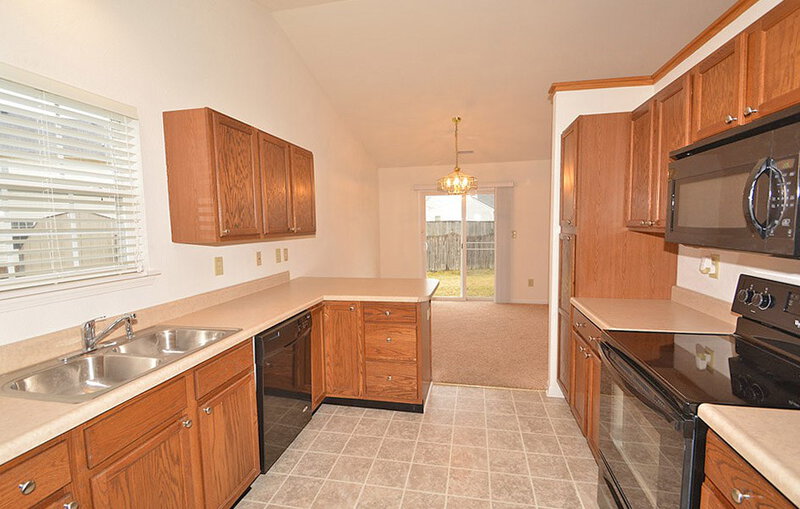 1,765/Mo, 7963 Dillon Pl Indianapolis, IN 46236 Kitchen View 4