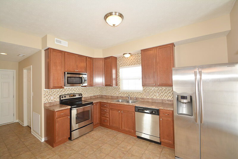 1,625/Mo, 3260 Enclave Crossing Greenwood, IN 46143 Kitchen View 3