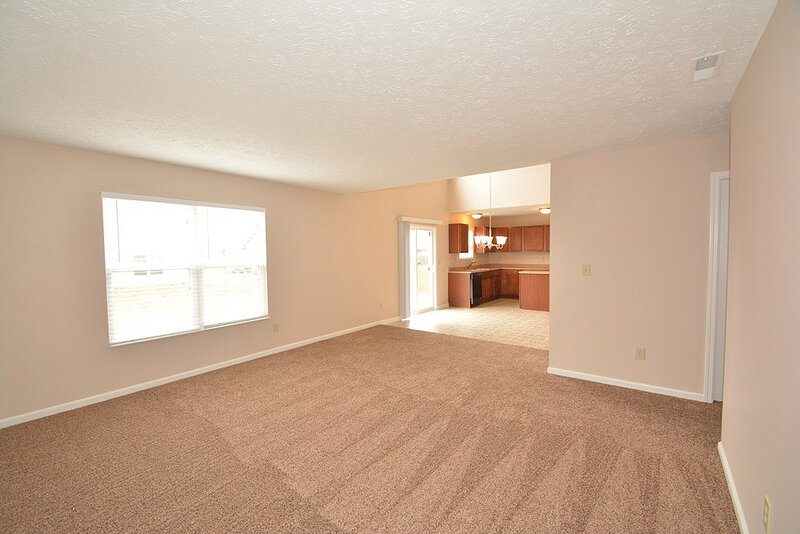 2,305/Mo, 8119 Crumwell Dr Avon, IN 46123 Family Room View 2