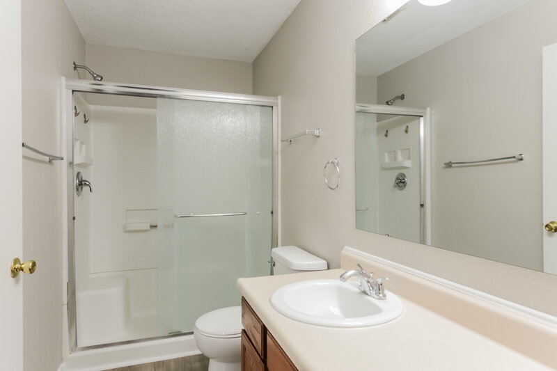 1,725/Mo, 10985 Glenayr Dr Camby, IN 46113 Main Bathroom View