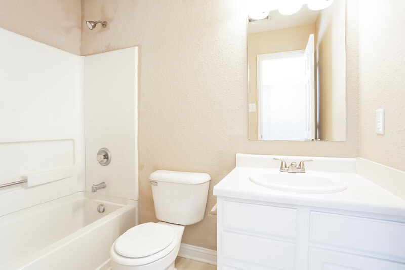 1,670/Mo, 12688 Justice Crossing Fishers, IN 46037 Bathroom View