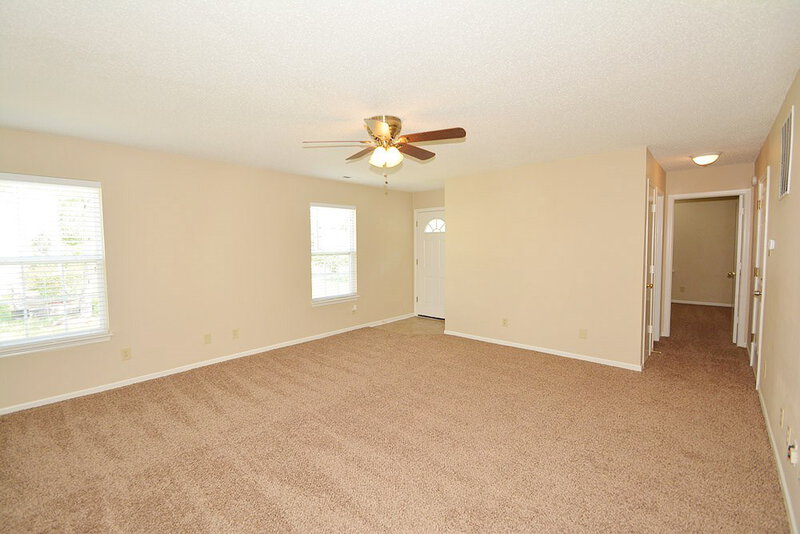 1,490/Mo, 67 Frostwood Ln Greenwood, IN 46143 Family Room View
