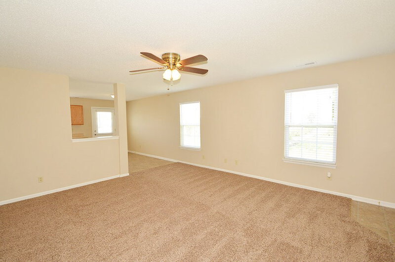 1,490/Mo, 67 Frostwood Ln Greenwood, IN 46143 Family Room View 2