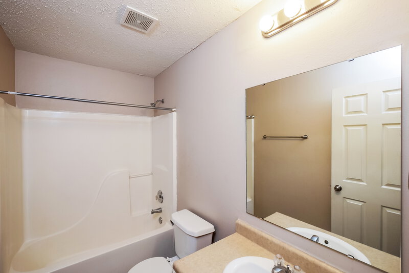 1,745/Mo, 8136 Whistlewood Ct Indianapolis, IN 46239 Bathroom View