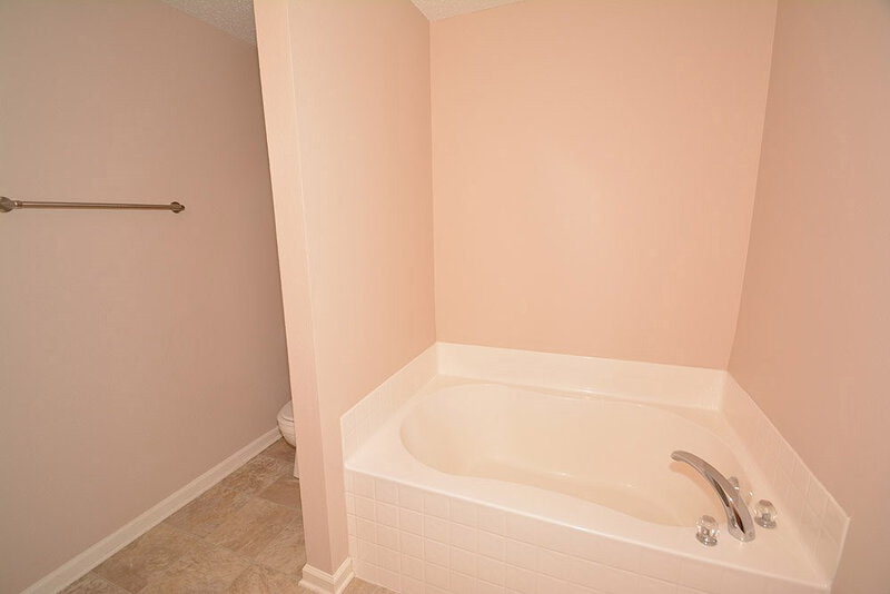 1,790/Mo, 8136 Whistlewood Ct Indianapolis, IN 46239 Master Bathroom View 2
