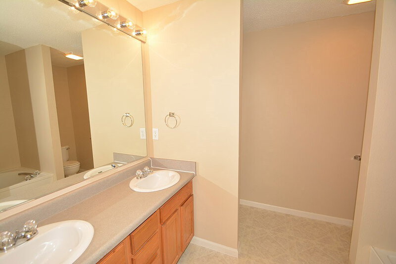 1,590/Mo, 635 Rocky Meadow Dr Greenwood, IN 46143 Master Bathroom View 3