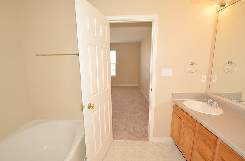 1,590/Mo, 635 Rocky Meadow Dr Greenwood, IN 46143 Master Bathroom View 4