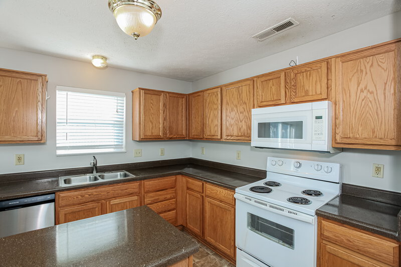 2,270/Mo, 6919 N Karnes Dr McCordsville, IN 46055 Kitchen View
