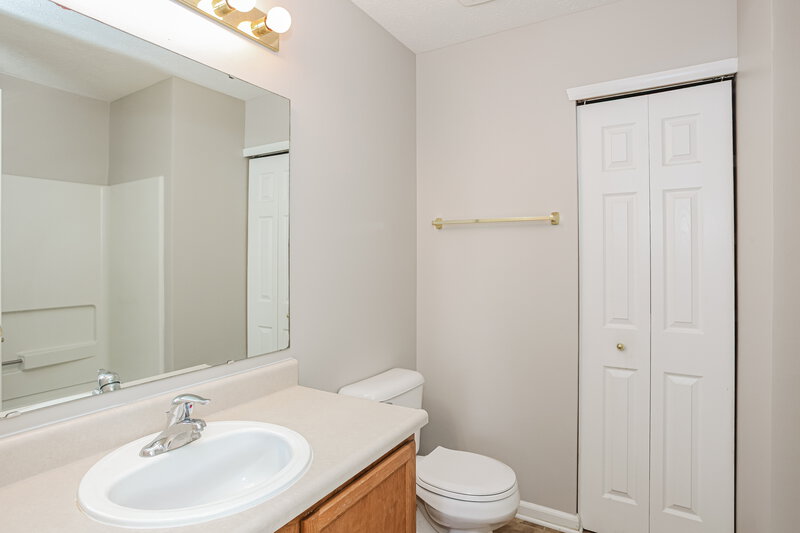 2,270/Mo, 6919 N Karnes Dr McCordsville, IN 46055 Bathroom View