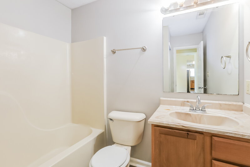 1,785/Mo, 7710 Sergi Canyon Dr Indianapolis, IN 46217 Bathroom View