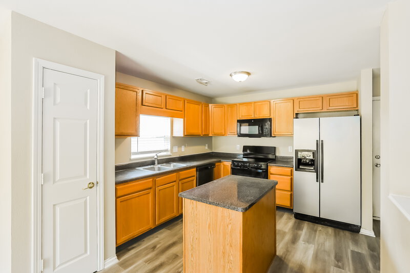 2,335/Mo, 4768 Beach Club Dr Westfield, IN 46062 Kitchen View