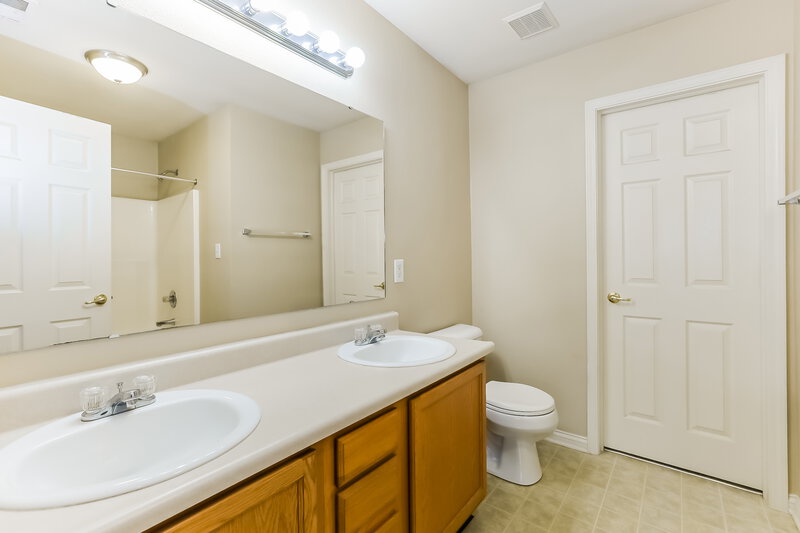 2,335/Mo, 4768 Beach Club Dr Westfield, IN 46062 Main Bathroom View