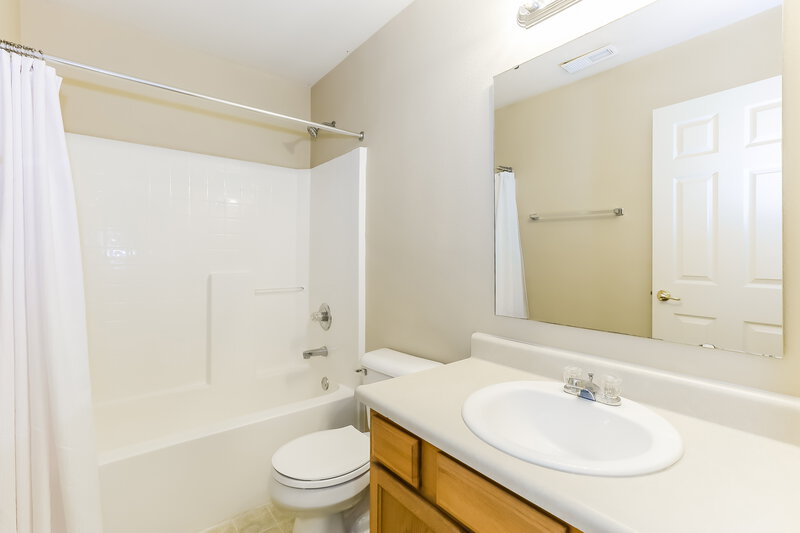 2,335/Mo, 4768 Beach Club Dr Westfield, IN 46062 Bathroom View 2