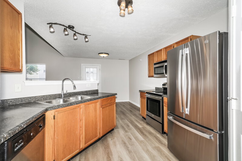 1,870/Mo, 1178 Kenwood Dr Greenwood, IN 46143 Kitchen View 2