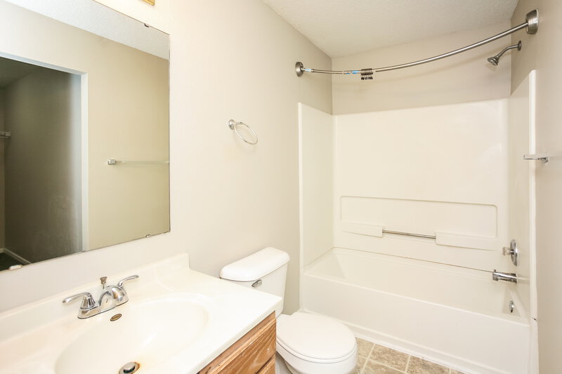 2,090/Mo, 2023 Orchid Bloom Dr Indianapolis, IN 46231 Main Bathroom View