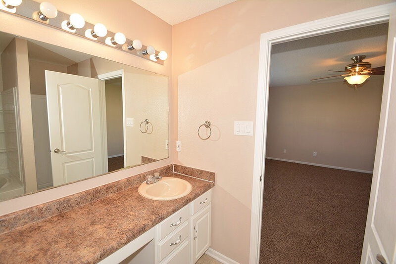 1,710/Mo, 15131 Clear St Noblesville, IN 46060 Master Bathroom View 2
