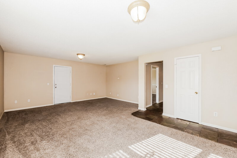 2,240/Mo, 720 Treyburn Lakes Way Indianapolis, IN 46239 Living Room View 2