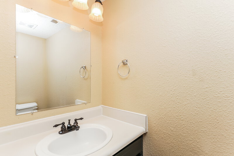 1,985/Mo, 720 Treyburn Lakes Way Indianapolis, IN 46239 Main Bathroom View