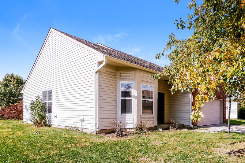 2,240/Mo, 720 Treyburn Lakes Way Indianapolis, IN 46239 Rear View